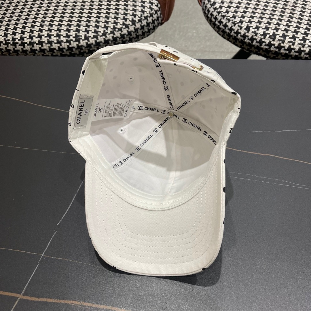  Chanel(香奈儿)经典原单棒球帽， 经典双C,专柜11开模订制，原版帆布料轻盈透气！质量超赞，基础