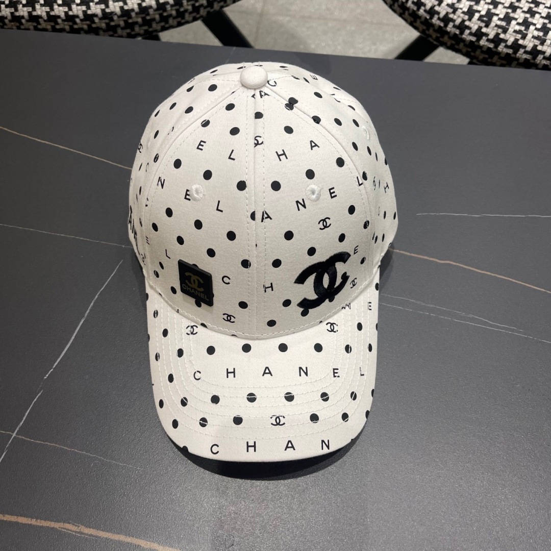  Chanel(香奈儿)经典原单棒球帽， 经典双C,专柜11开模订制，原版帆布料轻盈透气！质量超赞，基础