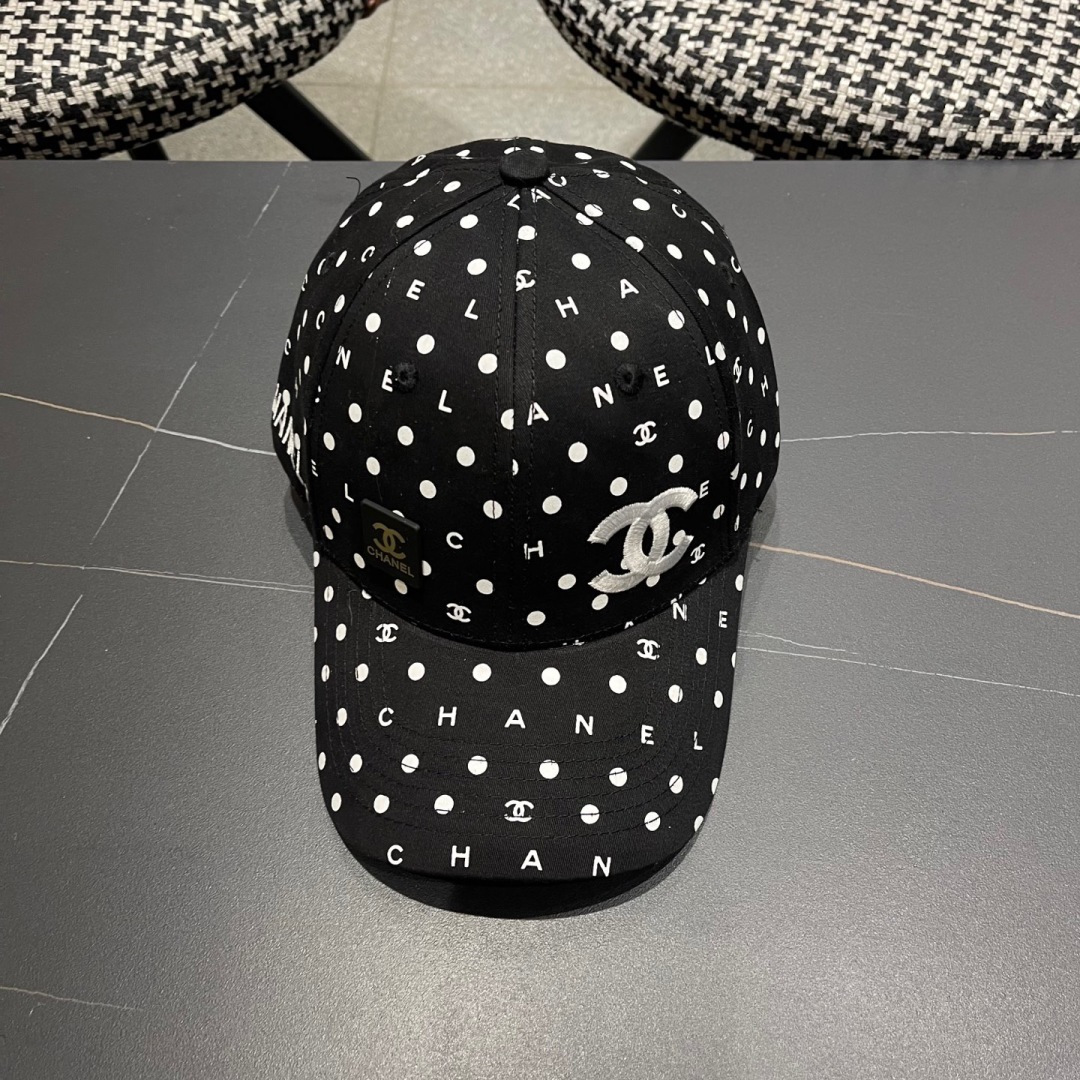  Chanel(香奈儿)经典原单棒球帽， 经典双C,专柜11开模订制，原版帆布料轻盈透气！质量超赞，基础