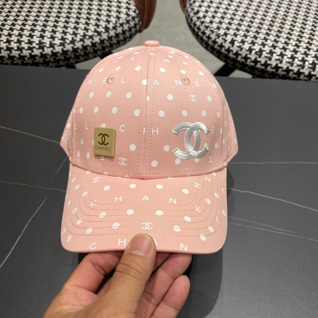  Chanel(香奈儿)经典原单棒球帽， 经典双C,专柜11开模订制，原版帆布料轻盈透气！质量超赞，基础