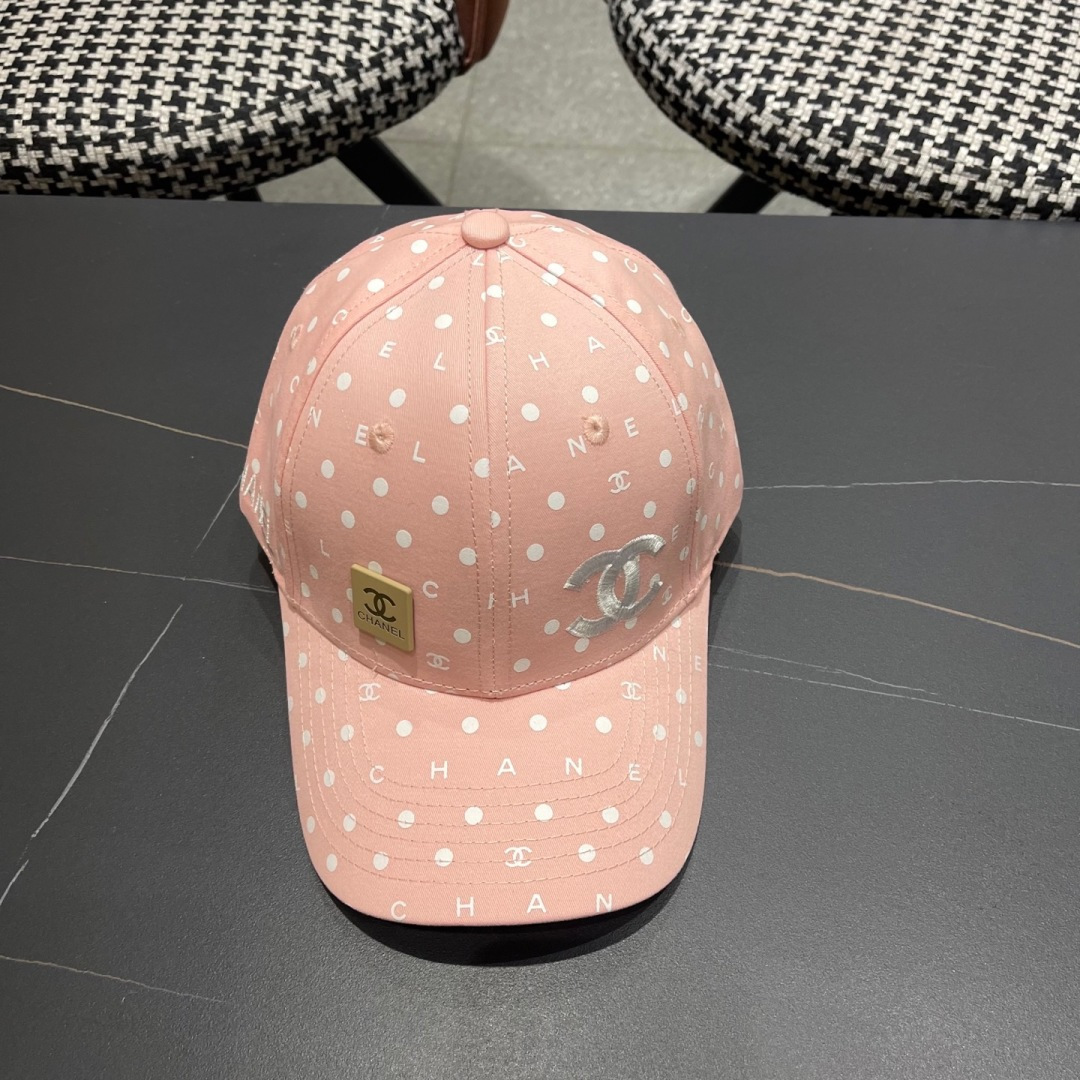  Chanel(香奈儿)经典原单棒球帽， 经典双C,专柜11开模订制，原版帆布料轻盈透气！质量超赞，基础