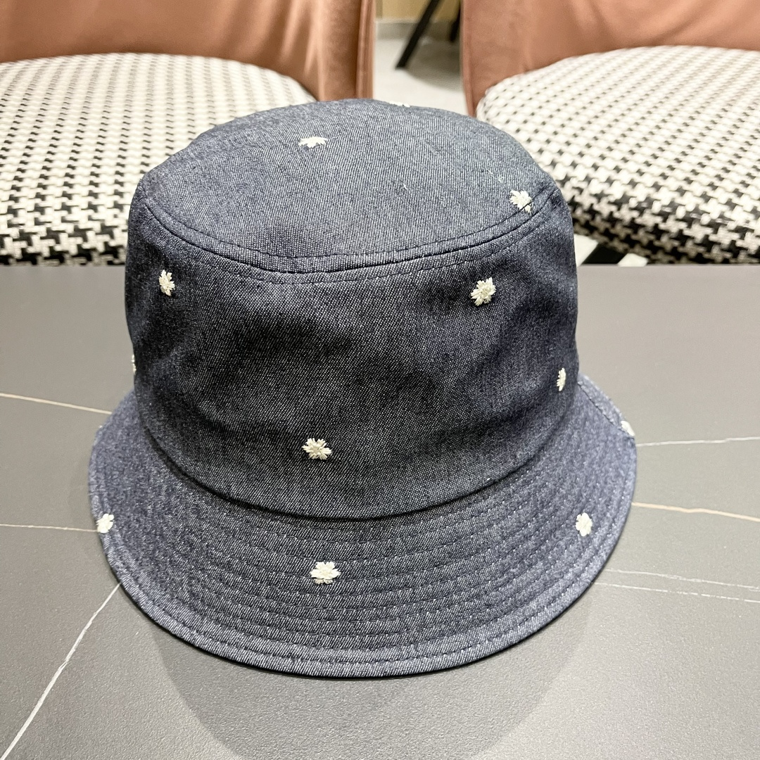  CHANEL香奈儿】新款logo梅花渔夫帽🧢新款出货，大牌款超好搭配，赶紧入手
