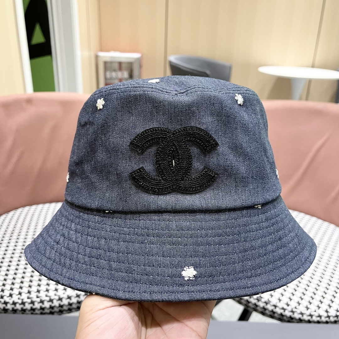  CHANEL香奈儿】新款logo梅花渔夫帽🧢新款出货，大牌款超好搭配，赶紧入手
