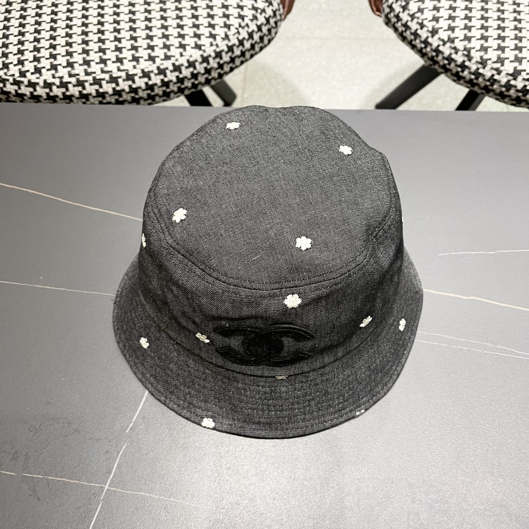  CHANEL香奈儿】新款logo梅花渔夫帽🧢新款出货，大牌款超好搭配，赶紧入手
