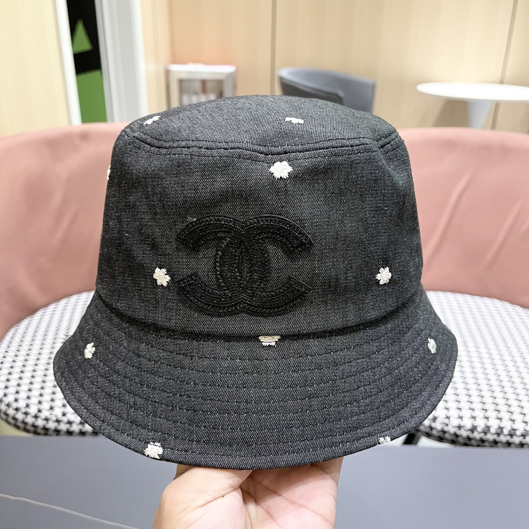  CHANEL香奈儿】新款logo梅花渔夫帽🧢新款出货，大牌款超好搭配，赶紧入手

