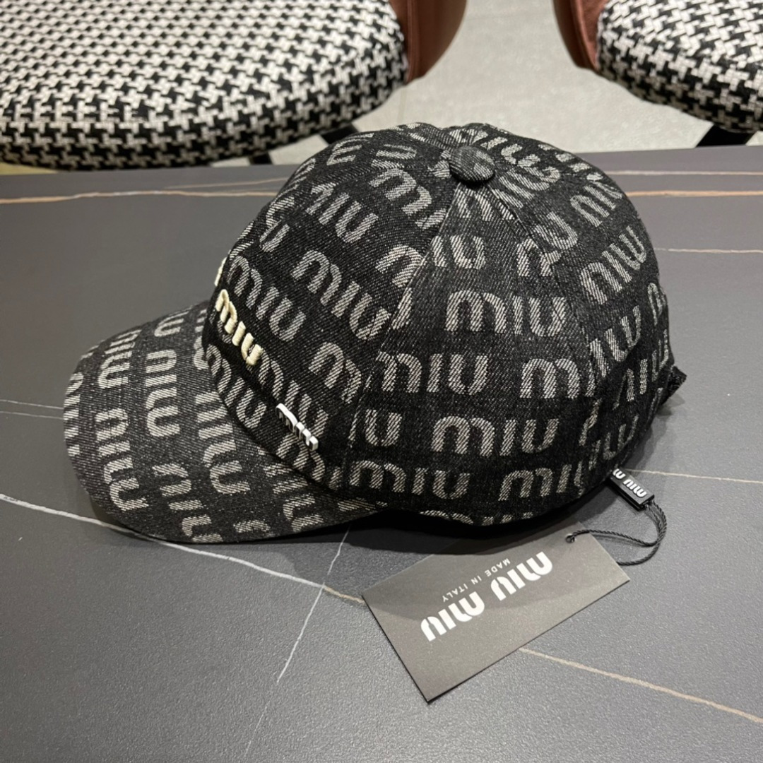 
谬谬miumiu原单棒球帽，正品开模订制，原版透气帆布面料，做工细致，时尚帅气质量超赞！