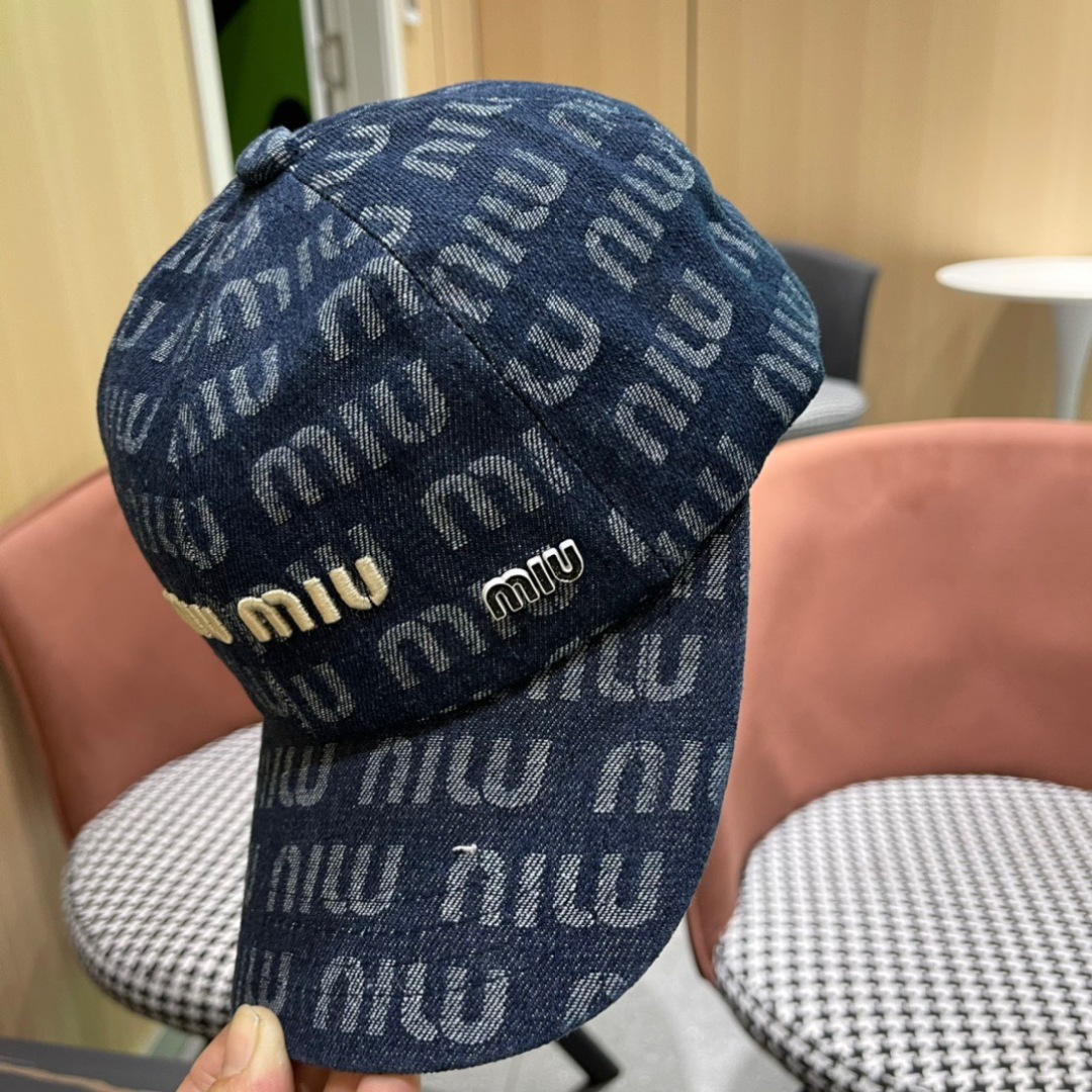 
谬谬miumiu原单棒球帽，正品开模订制，原版透气帆布面料，做工细致，时尚帅气质量超赞！