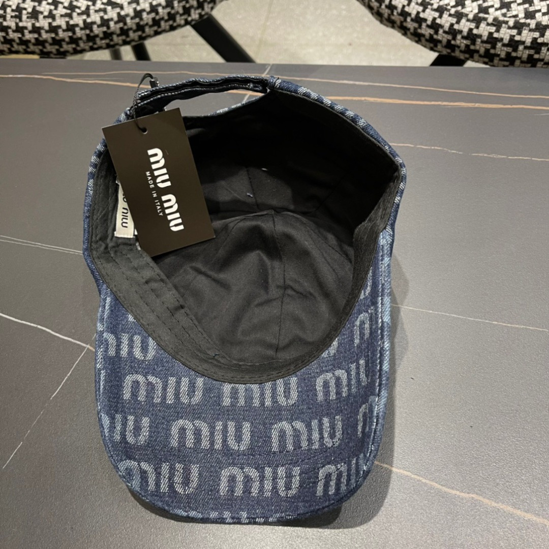 
谬谬miumiu原单棒球帽，正品开模订制，原版透气帆布面料，做工细致，时尚帅气质量超赞！