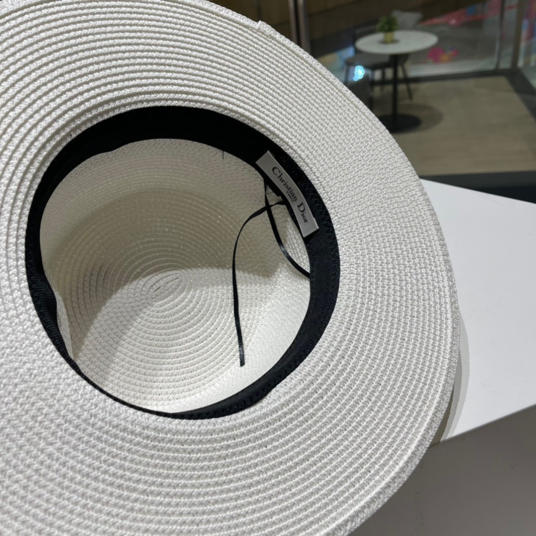 【DIOR迪奥】新款草编遮阳草帽盆帽🤩沙滩风，简约大方，百搭单品～出街首选，新款帽型超美腻，新品上架