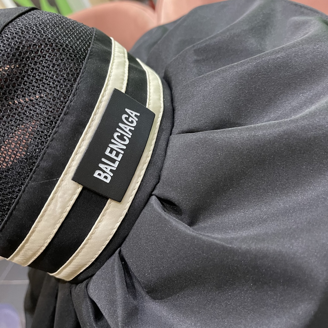  balenciaga 巴黎世家 夏季防晒帽大帽檐防紫外线可扎马尾
空顶遮阳帽出游海边太阳帽子女