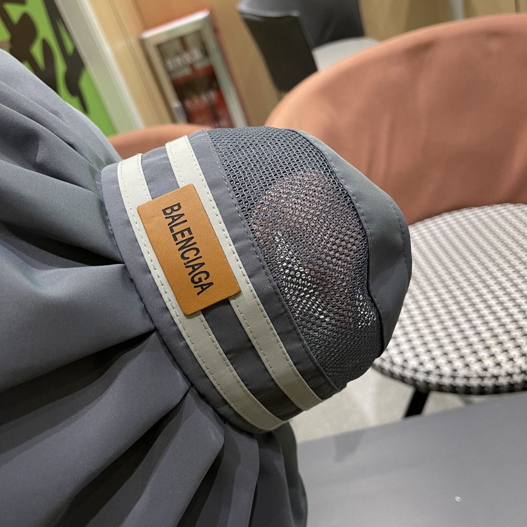  balenciaga 巴黎世家 夏季防晒帽大帽檐防紫外线可扎马尾
空顶遮阳帽出游海边太阳帽子女