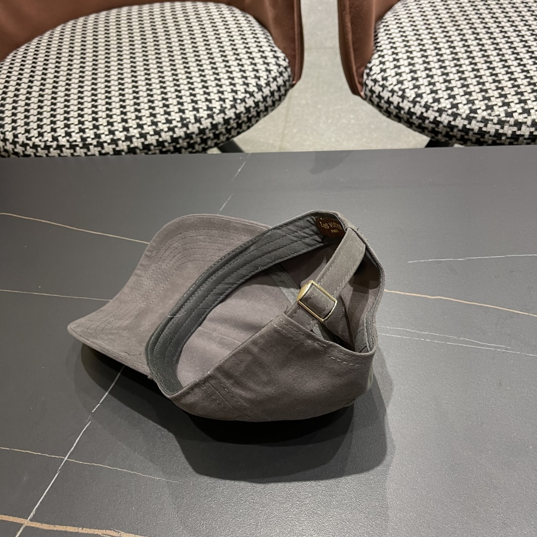 🧢路易威登lv棒球帽 LouisVuitton😍新款重工打造♥️高端大气，百搭款🤗男女通用！