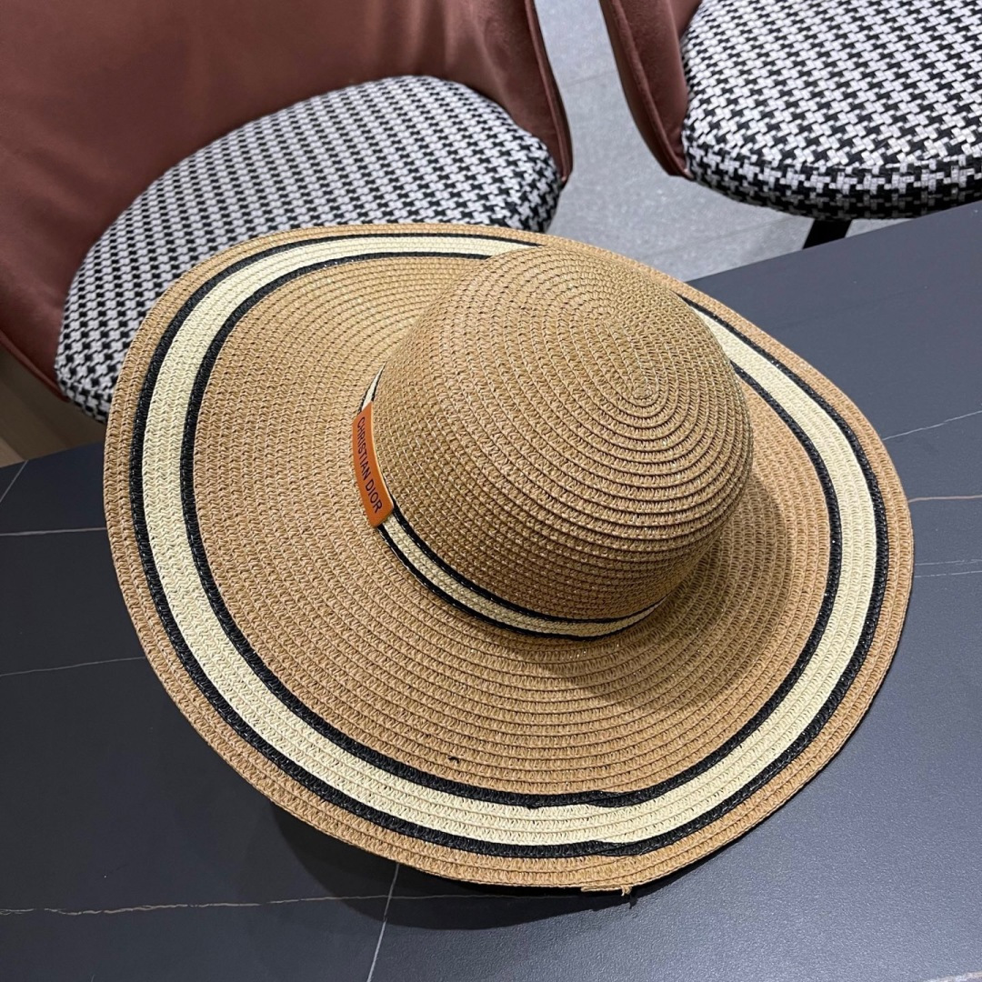  【DIOR迪奥】2025新款大檐草帽🤩沙滩风，简约大方，百搭单品～出街首选，新款帽型超美腻，新品上架