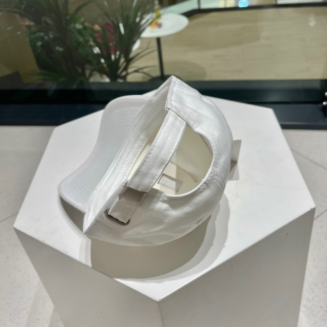 【CELINE赛琳】春夏款新款简约棒球帽，新款出货，大牌款超好搭配，赶紧入手！