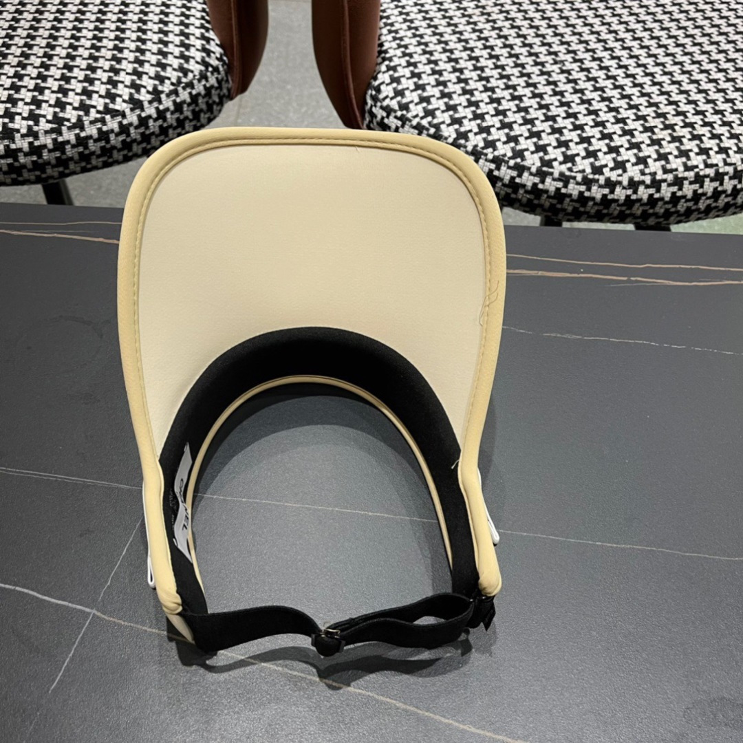 
香奈儿👒夏季空顶帽，跑步遮阳防晒两不误，夏季必备单品，戴着不闷热，非常有活力的一款，超级无敌好看😍😍