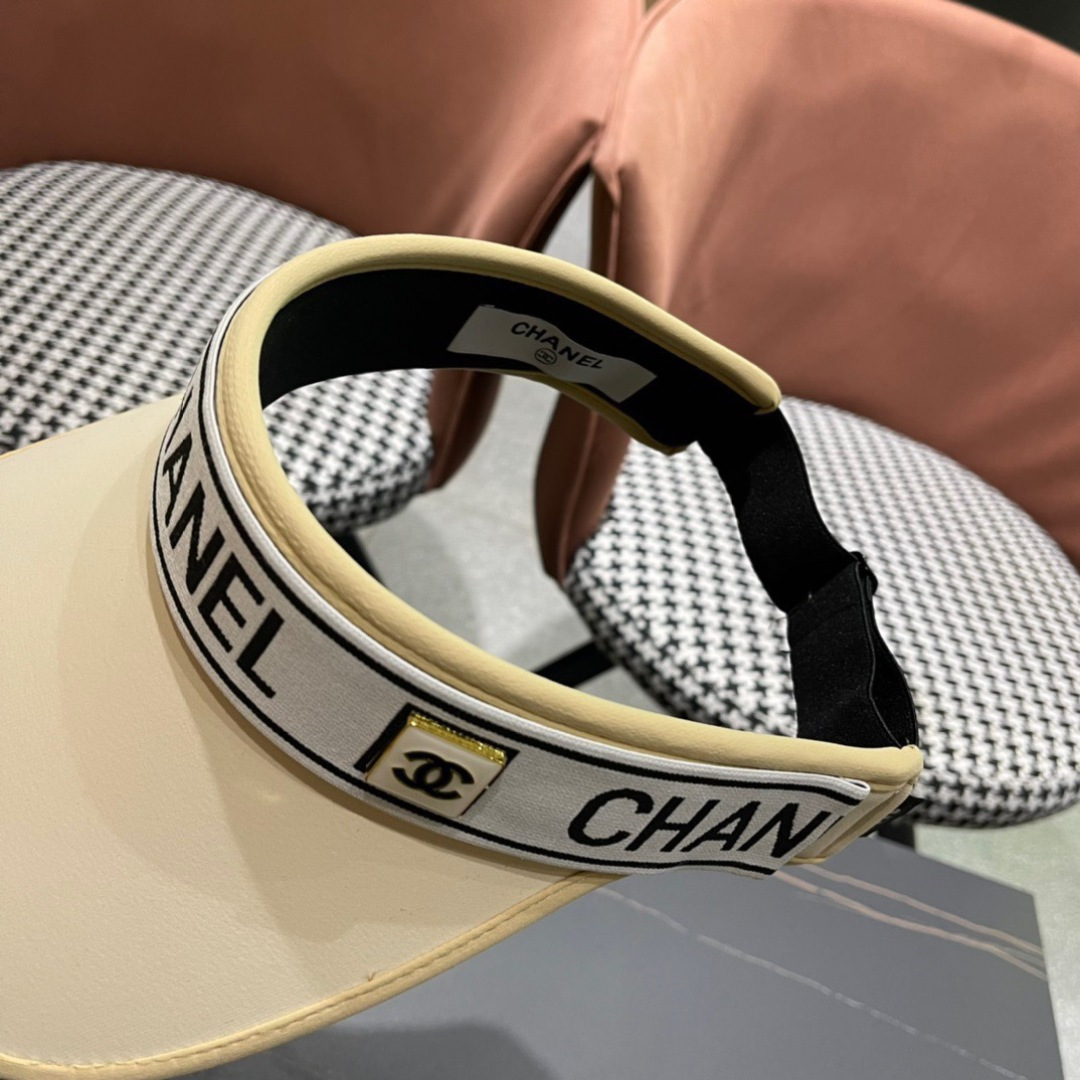 
香奈儿👒夏季空顶帽，跑步遮阳防晒两不误，夏季必备单品，戴着不闷热，非常有活力的一款，超级无敌好看😍😍