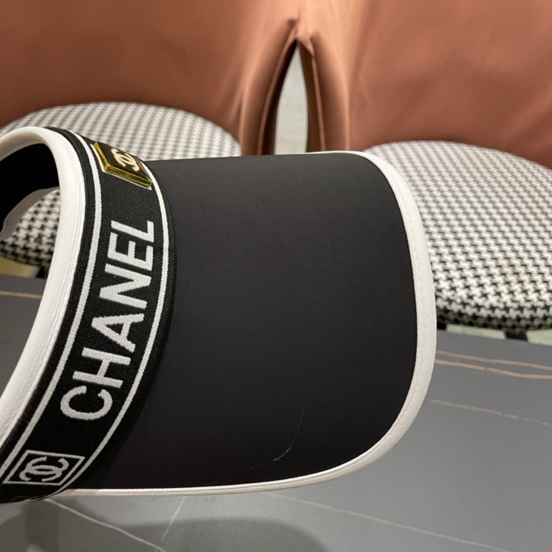 
香奈儿👒夏季空顶帽，跑步遮阳防晒两不误，夏季必备单品，戴着不闷热，非常有活力的一款，超级无敌好看😍😍