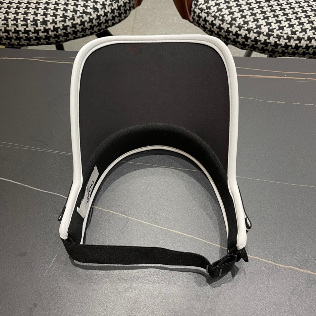 
香奈儿👒夏季空顶帽，跑步遮阳防晒两不误，夏季必备单品，戴着不闷热，非常有活力的一款，超级无敌好看😍😍