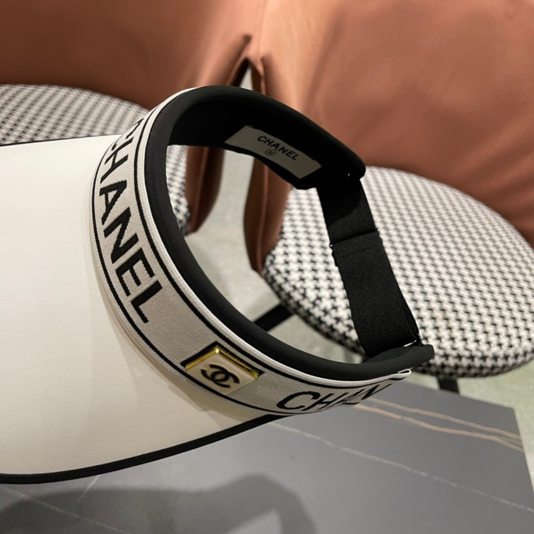 
香奈儿👒夏季空顶帽，跑步遮阳防晒两不误，夏季必备单品，戴着不闷热，非常有活力的一款，超级无敌好看😍😍