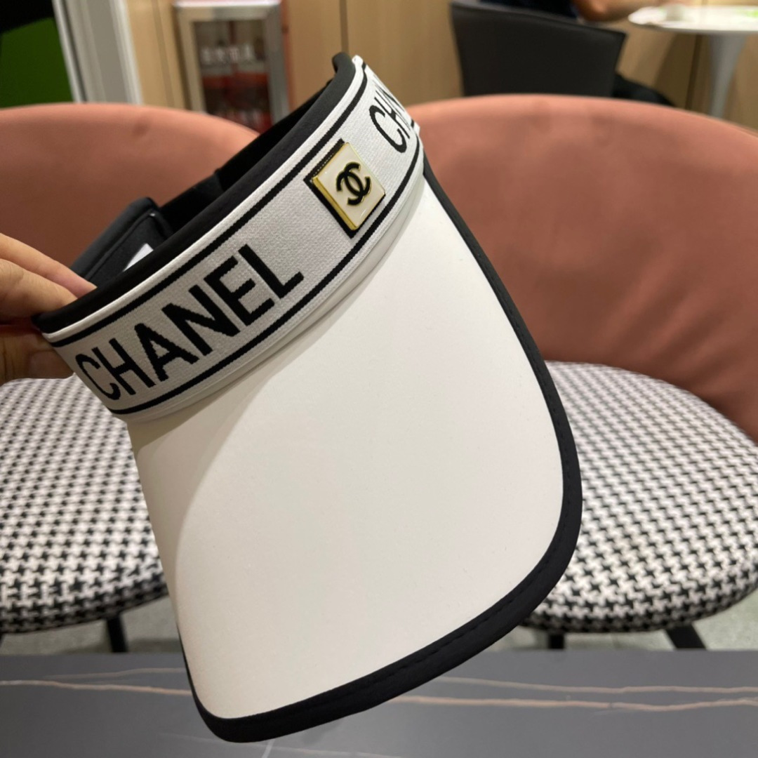 
香奈儿👒夏季空顶帽，跑步遮阳防晒两不误，夏季必备单品，戴着不闷热，非常有活力的一款，超级无敌好看😍😍