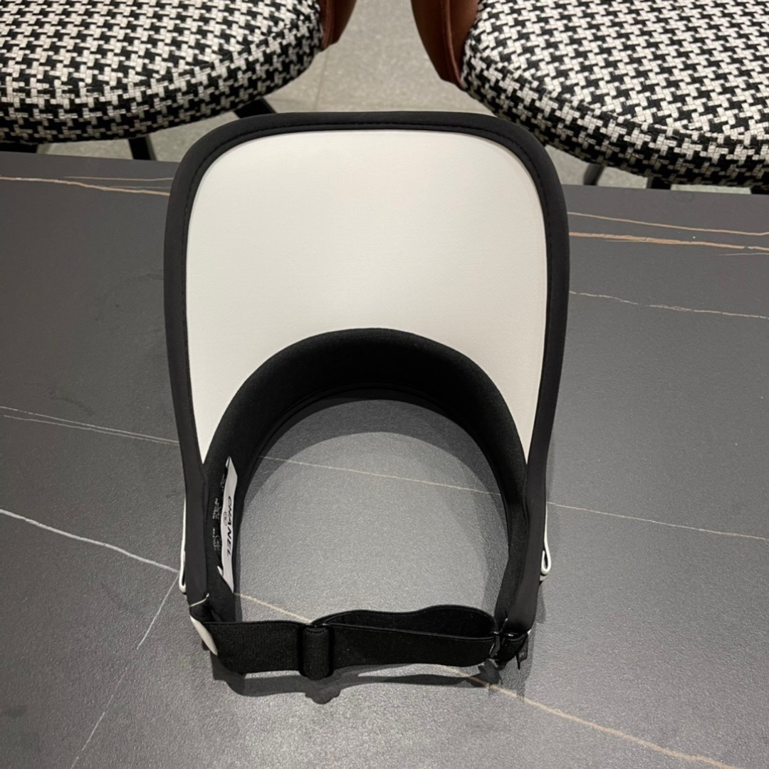 
香奈儿👒夏季空顶帽，跑步遮阳防晒两不误，夏季必备单品，戴着不闷热，非常有活力的一款，超级无敌好看😍😍