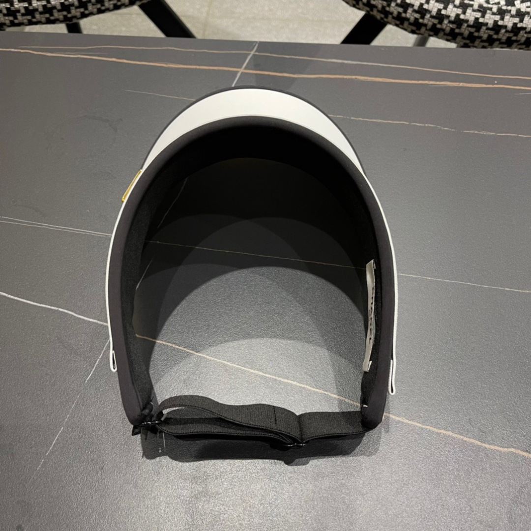 
香奈儿👒夏季空顶帽，跑步遮阳防晒两不误，夏季必备单品，戴着不闷热，非常有活力的一款，超级无敌好看😍😍