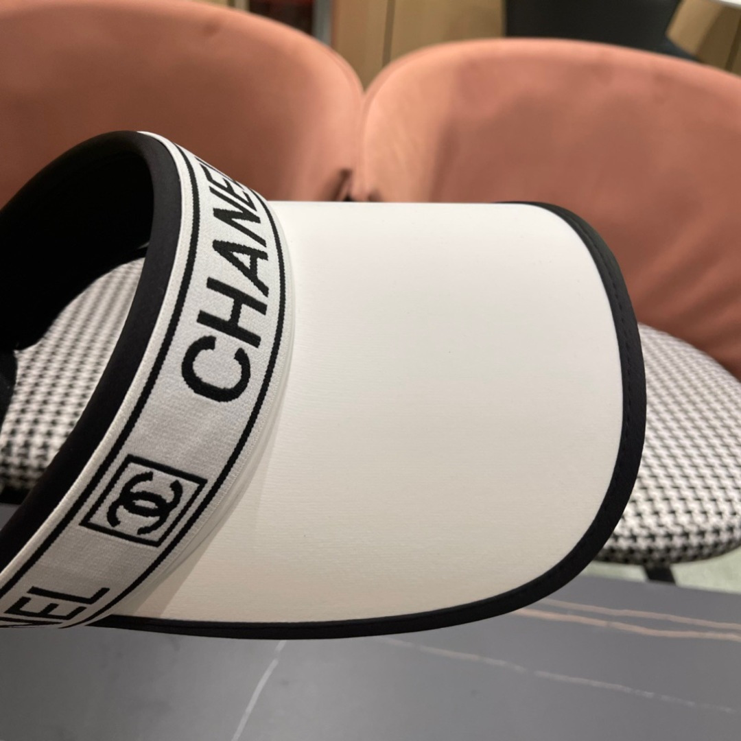 
香奈儿👒夏季空顶帽，跑步遮阳防晒两不误，夏季必备单品，戴着不闷热，非常有活力的一款，超级无敌好看😍😍