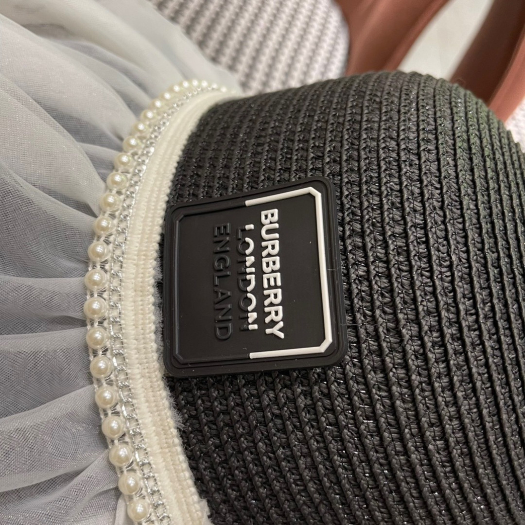 【burberry巴宝莉】2025新款小香度假风大沿盆帽草帽，旅行必备，超好搭配，赶紧入手！