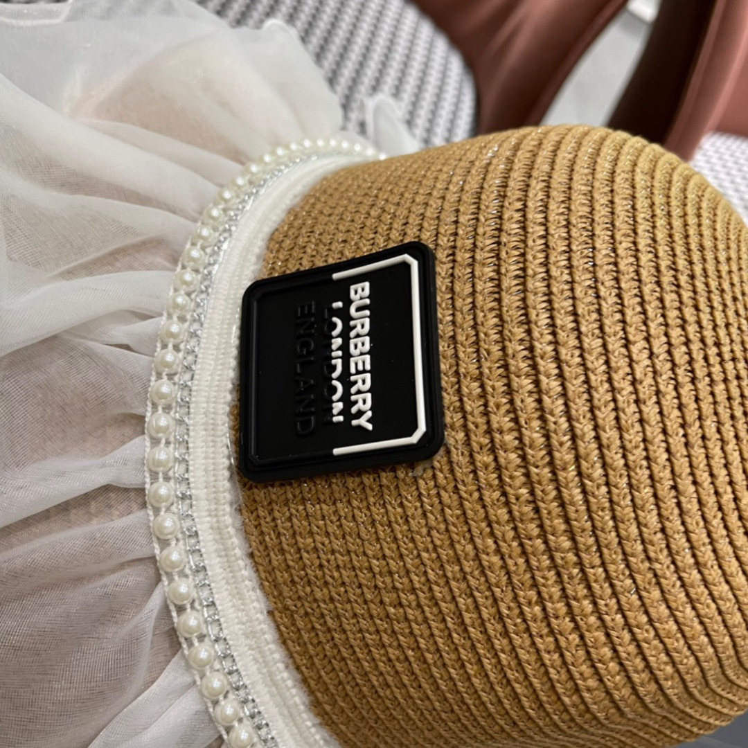 【burberry巴宝莉】2025新款小香度假风大沿盆帽草帽，旅行必备，超好搭配，赶紧入手！