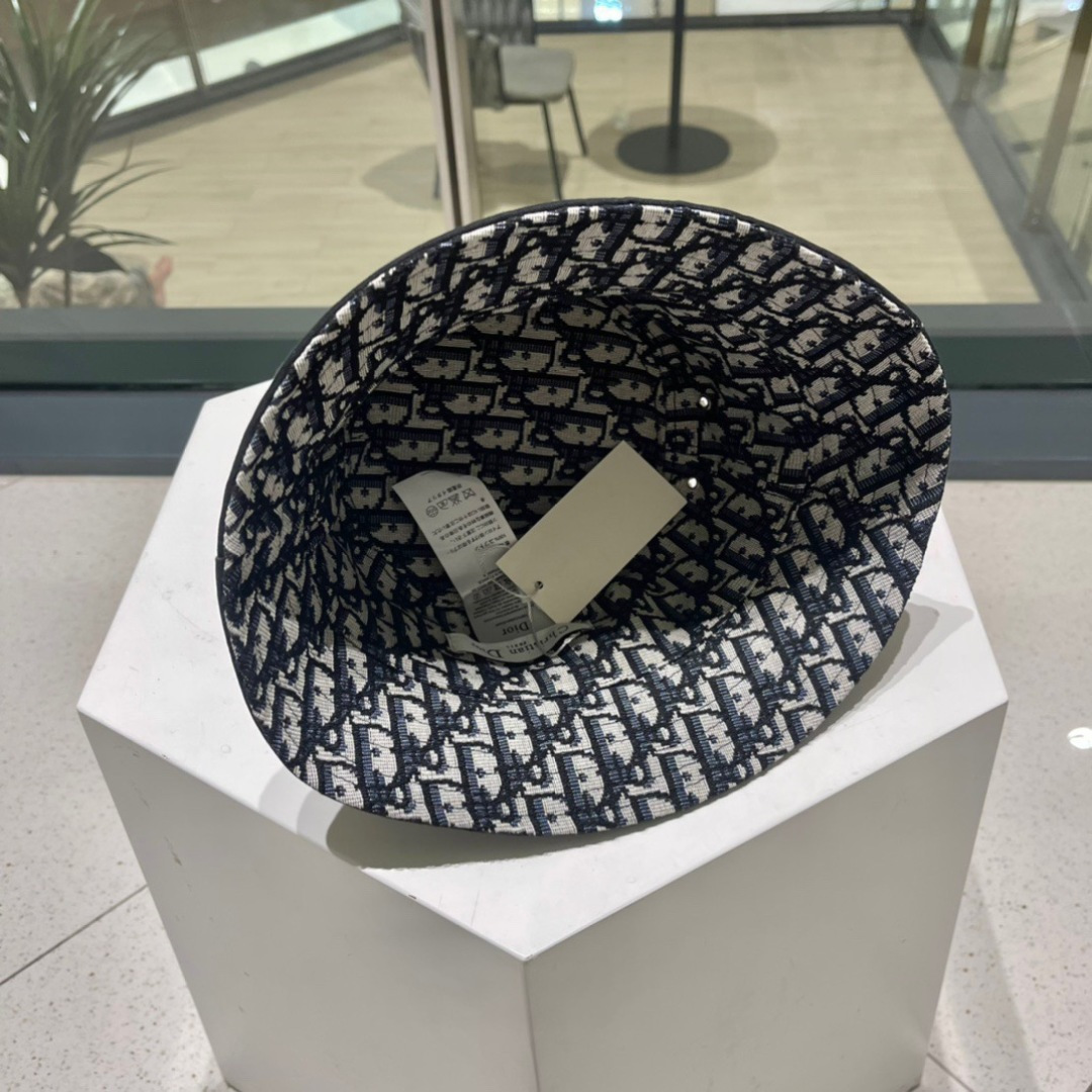 【DIOR迪奥】新款双面走量简约渔夫帽，新款出货，大牌款超好搭配，赶紧入手！