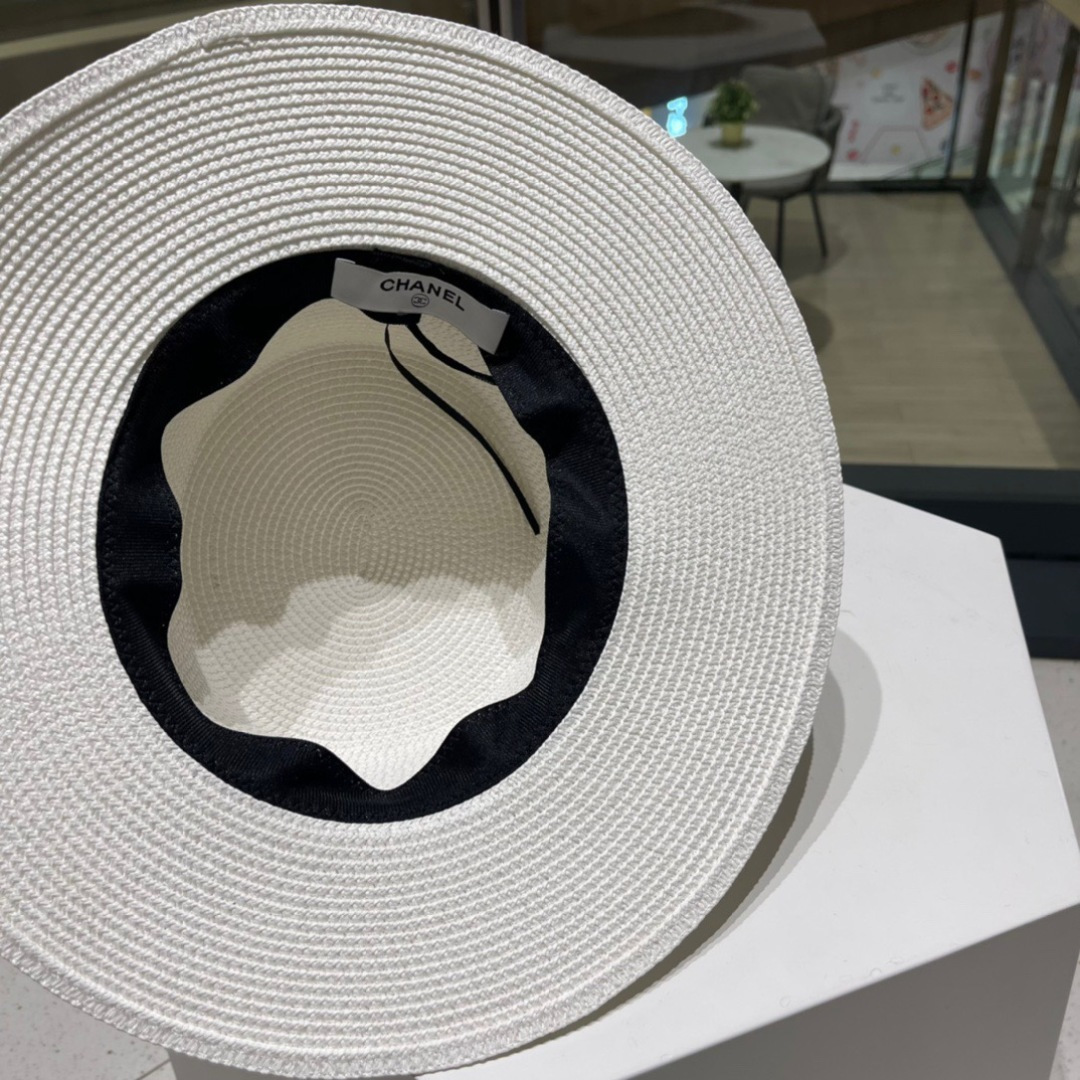 【CHANEL香奈儿】2025新款小香风度假风平顶草帽，旅行必备，超好搭配， 赶紧入手！
