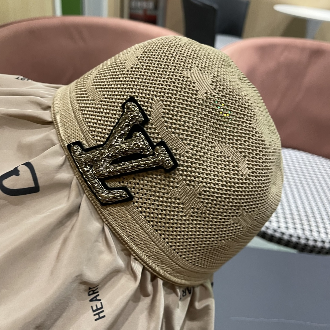  Lv路易威登夏季黑胶空顶防晒帽女防紫外线遮脸
新款漏扎马尾遮阳帽太阳帽