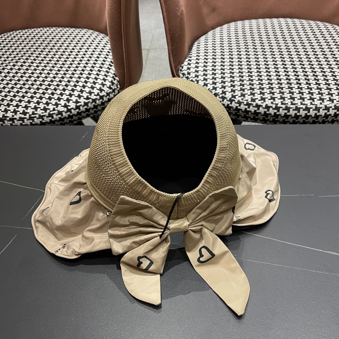  Lv路易威登夏季黑胶空顶防晒帽女防紫外线遮脸
新款漏扎马尾遮阳帽太阳帽