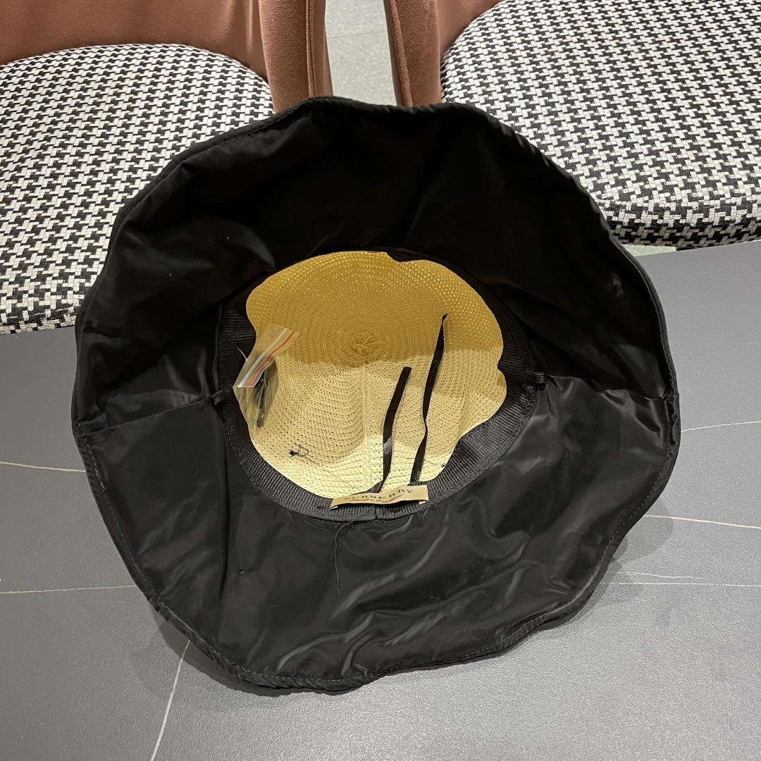  Burberry（巴宝莉）帽子女夏季2025新款渔夫防晒防紫外线黑
胶大檐遮脸遮阳沙滩太阳帽