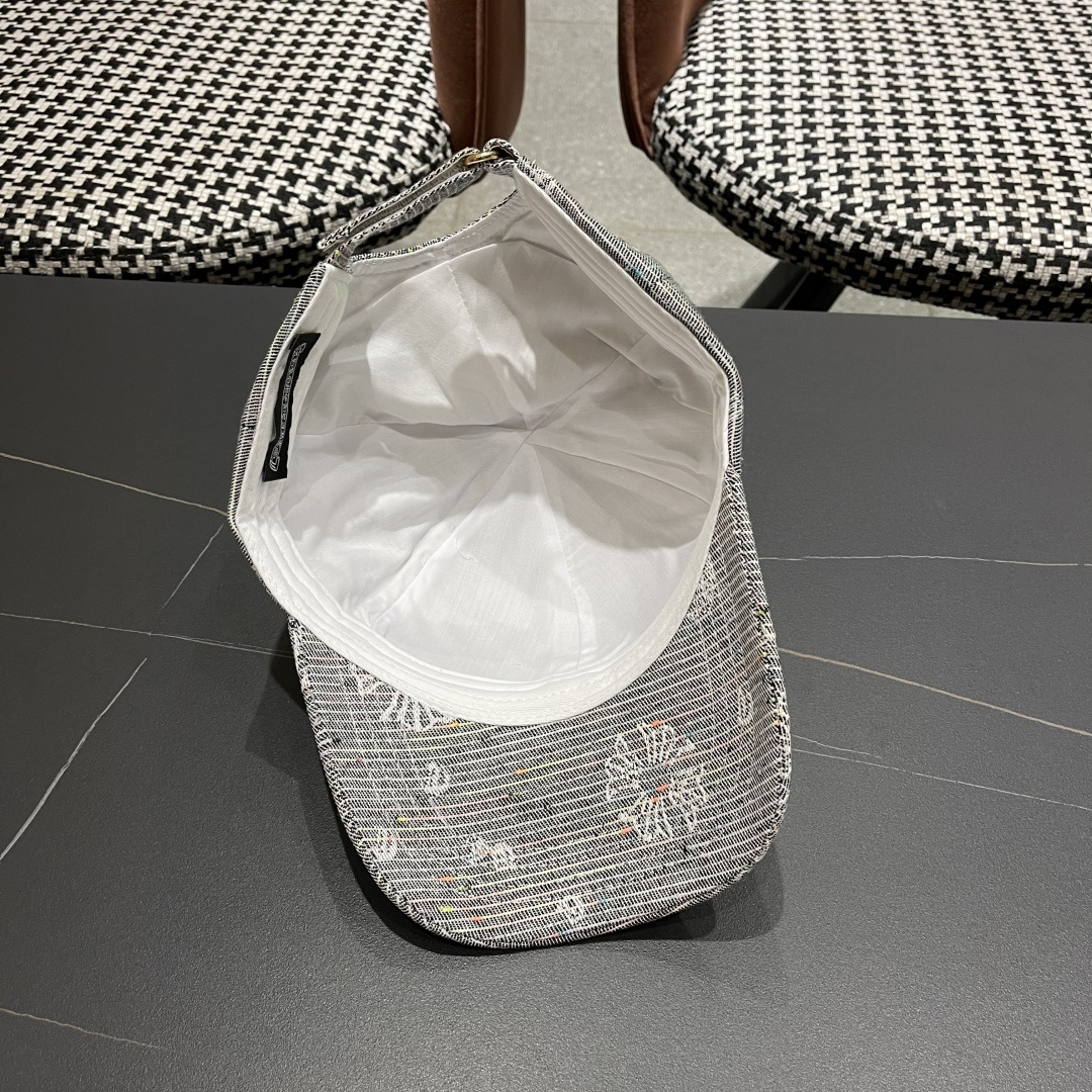  克罗心 🆕🆕25新款棒球帽，个性时尚经典十字架标志，休闲带点酷酷的感觉，中性款
男女同款！超好搭！
头