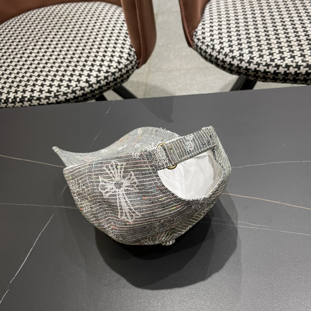  克罗心 🆕🆕25新款棒球帽，个性时尚经典十字架标志，休闲带点酷酷的感觉，中性款
男女同款！超好搭！
头