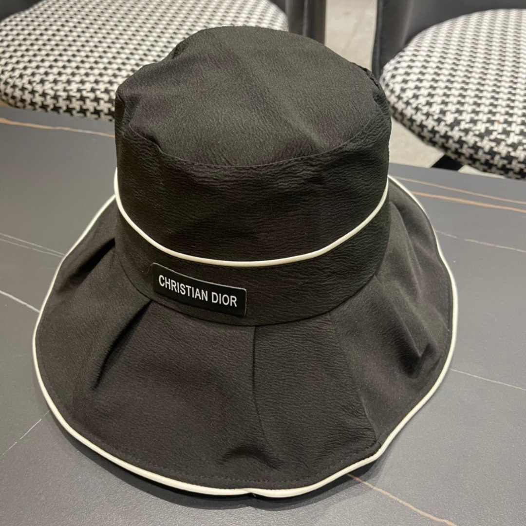  Dior 迪奥 2025新款遮脸盆渔夫帽， 精致純也格调很有感觉，很酷很时尚，质量超赞