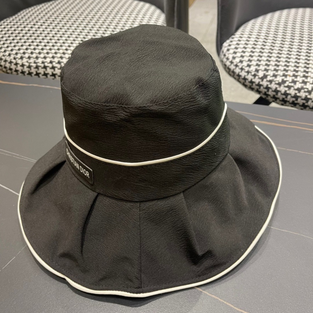  Dior 迪奥 2025新款遮脸盆渔夫帽， 精致純也格调很有感觉，很酷很时尚，质量超赞