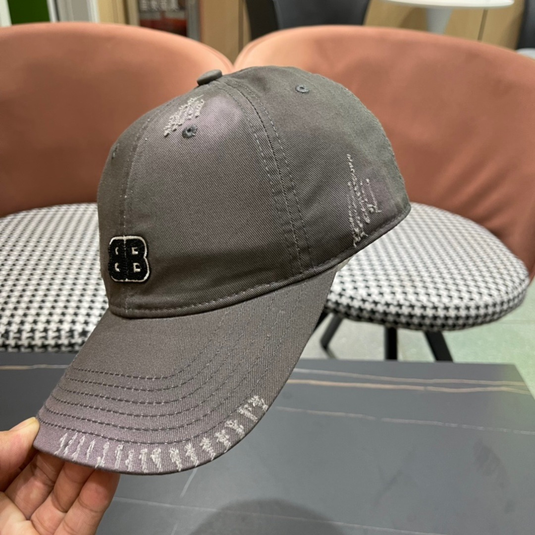 BALENCIAGA巴黎世家新款棒球帽，很酷的色系，男女佩戴都有不同style，第一批抢先出货！巴黎粉必