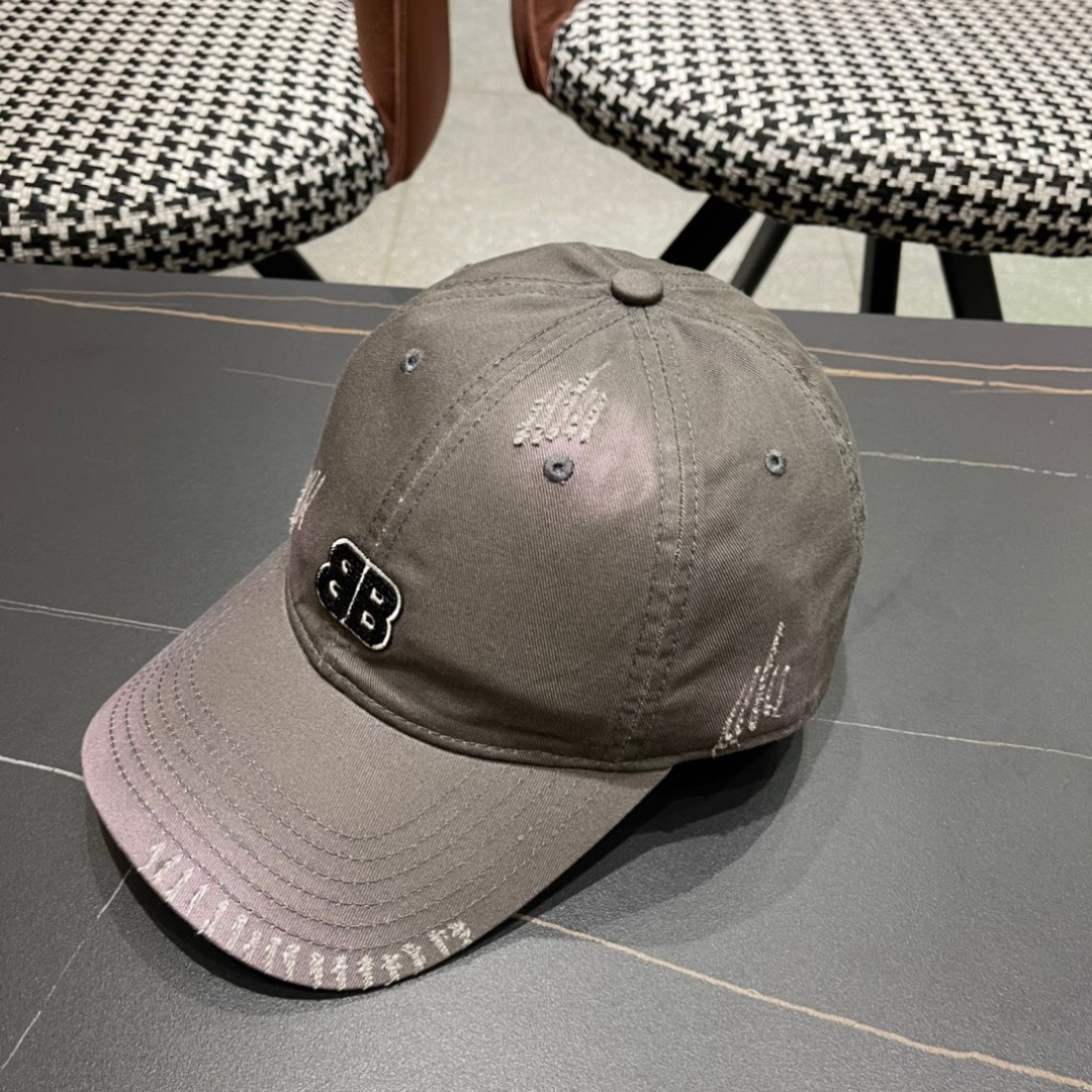 BALENCIAGA巴黎世家新款棒球帽，很酷的色系，男女佩戴都有不同style，第一批抢先出货！巴黎粉必