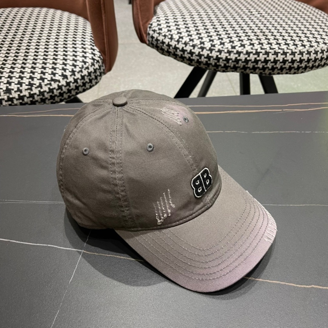 BALENCIAGA巴黎世家新款棒球帽，很酷的色系，男女佩戴都有不同style，第一批抢先出货！巴黎粉必