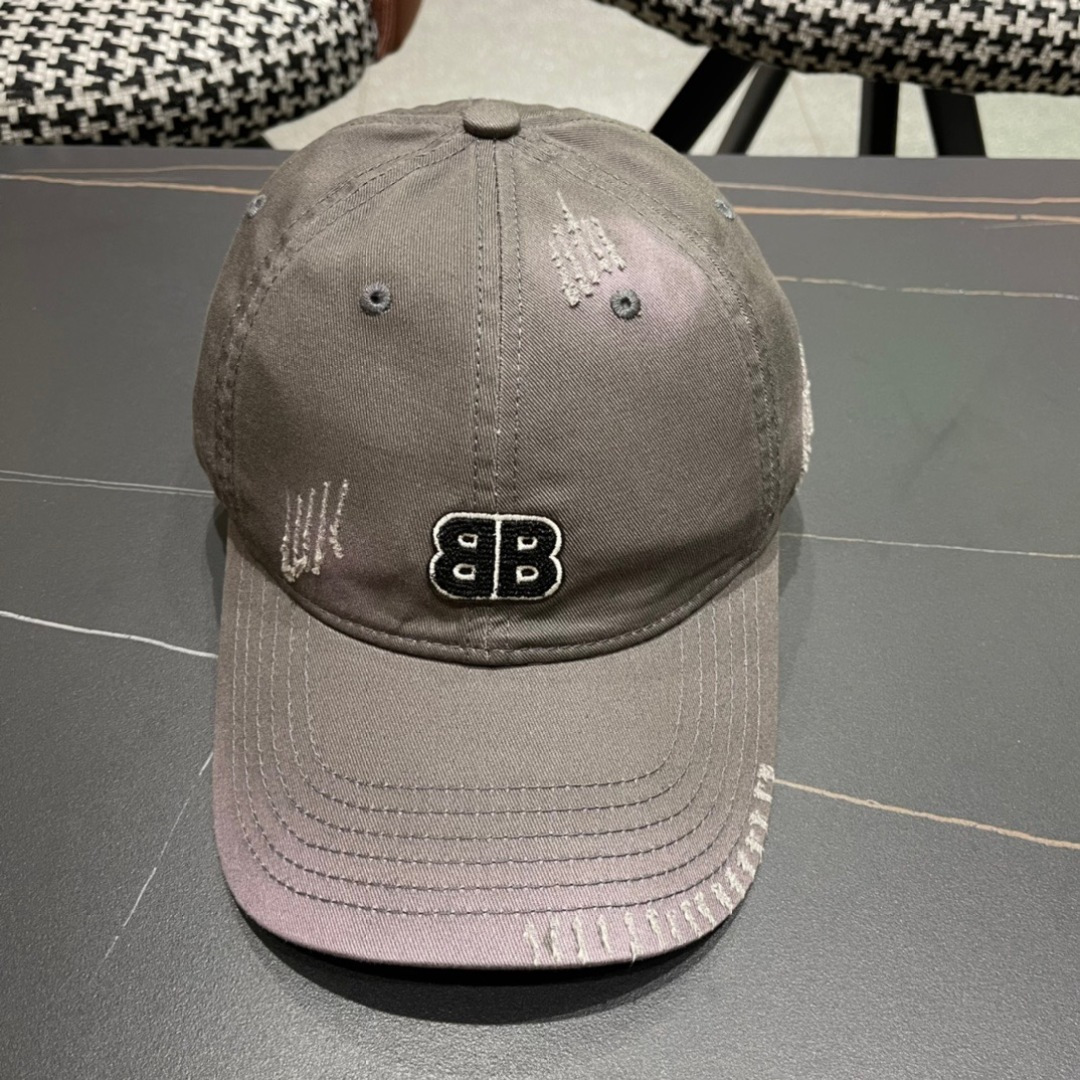 BALENCIAGA巴黎世家新款棒球帽，很酷的色系，男女佩戴都有不同style，第一批抢先出货！巴黎粉必