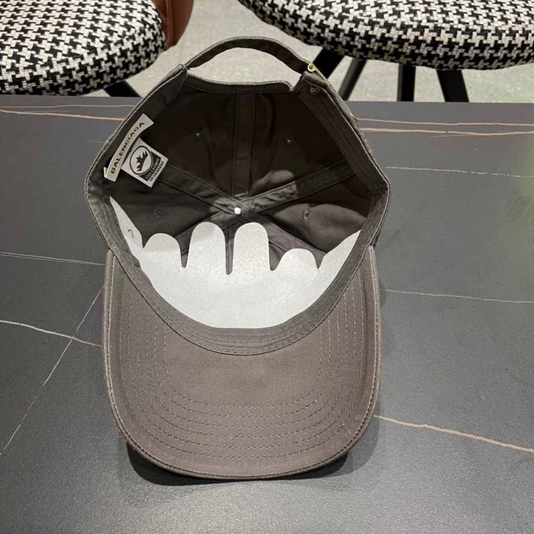 BALENCIAGA巴黎世家新款棒球帽，很酷的色系，男女佩戴都有不同style，第一批抢先出货！巴黎粉必