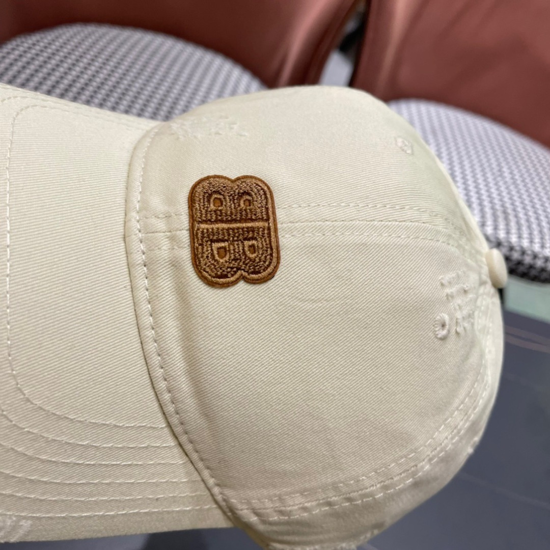 BALENCIAGA巴黎世家新款棒球帽，很酷的色系，男女佩戴都有不同style，第一批抢先出货！巴黎粉必