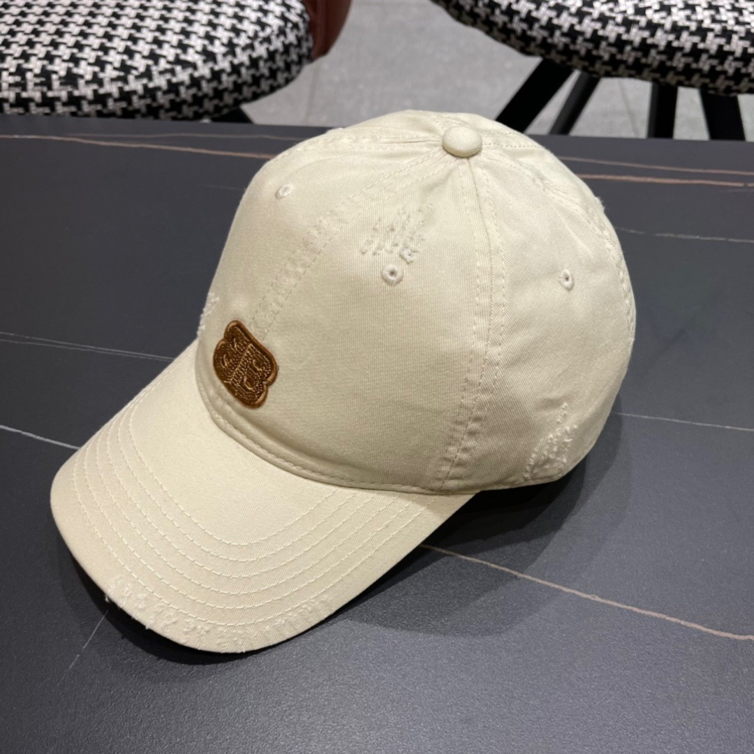 BALENCIAGA巴黎世家新款棒球帽，很酷的色系，男女佩戴都有不同style，第一批抢先出货！巴黎粉必