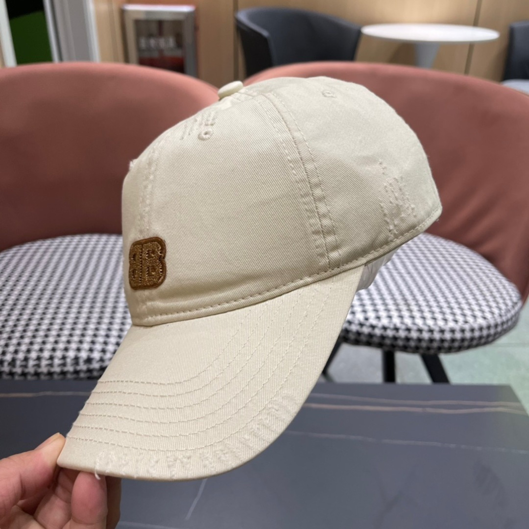 BALENCIAGA巴黎世家新款棒球帽，很酷的色系，男女佩戴都有不同style，第一批抢先出货！巴黎粉必