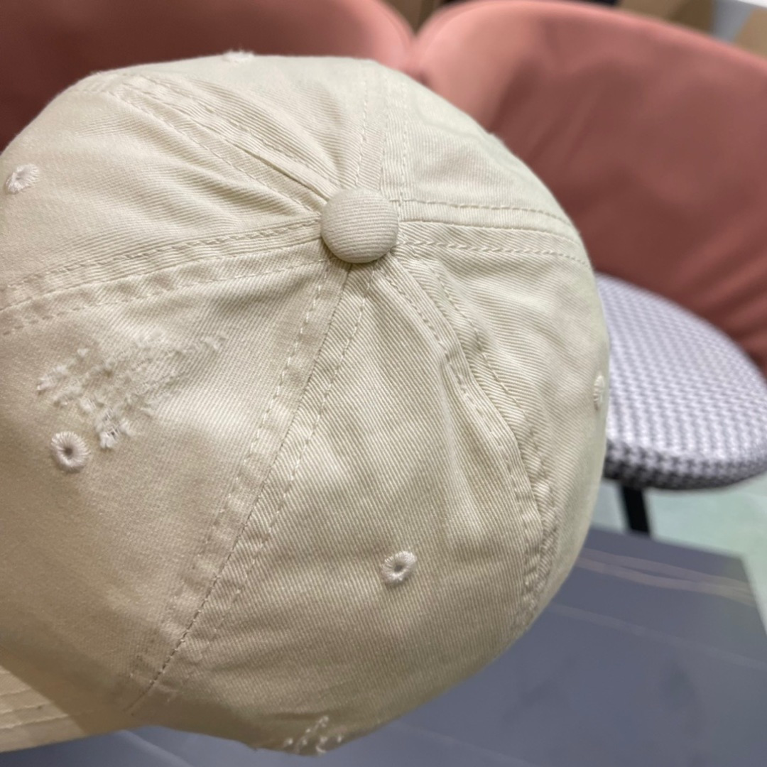 BALENCIAGA巴黎世家新款棒球帽，很酷的色系，男女佩戴都有不同style，第一批抢先出货！巴黎粉必