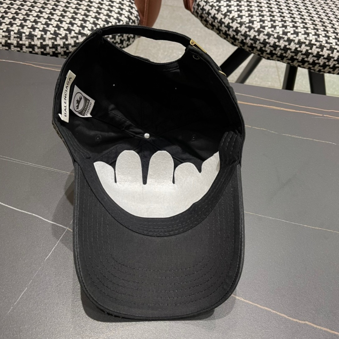 BALENCIAGA巴黎世家新款棒球帽，很酷的色系，男女佩戴都有不同style，第一批抢先出货！巴黎粉必