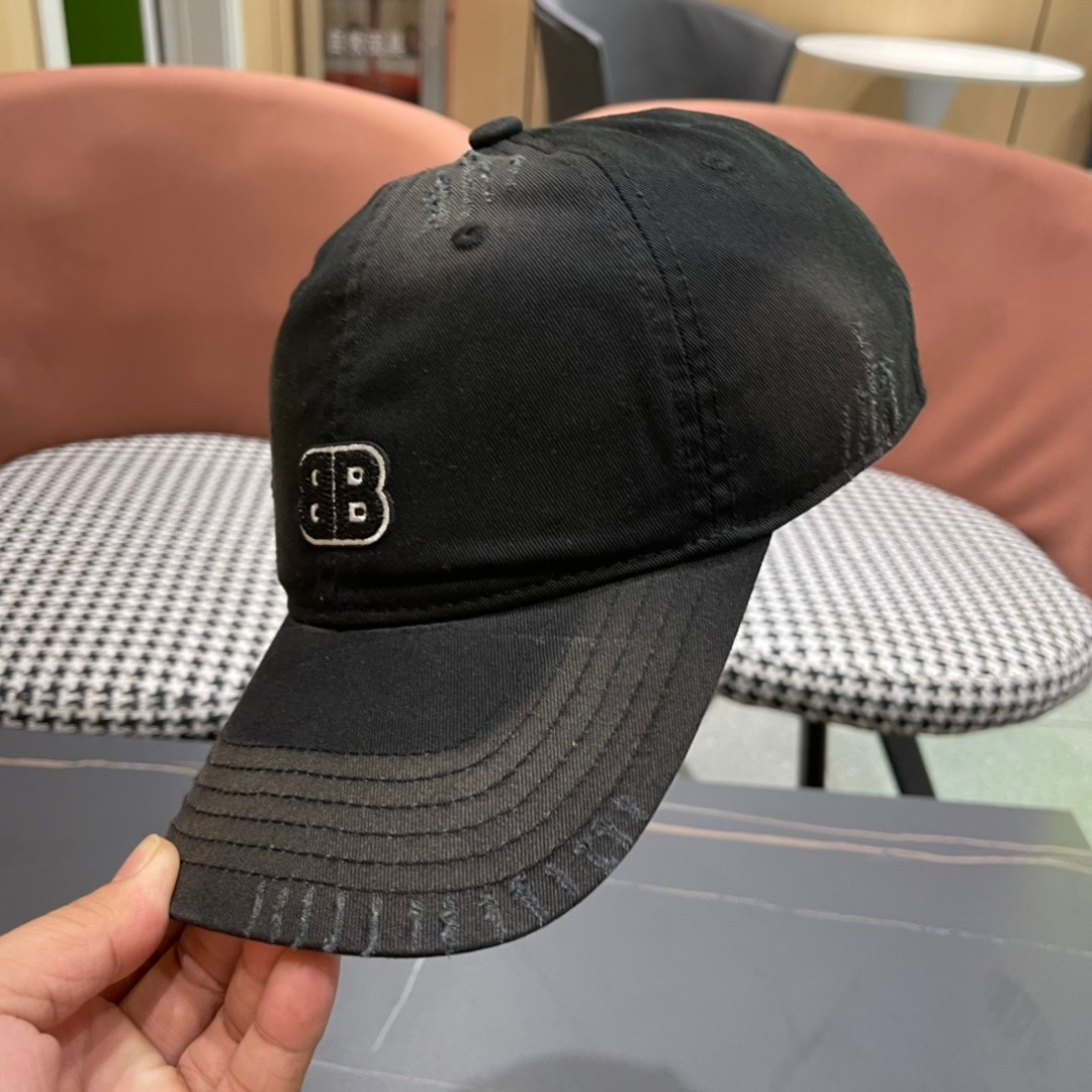 BALENCIAGA巴黎世家新款棒球帽，很酷的色系，男女佩戴都有不同style，第一批抢先出货！巴黎粉必