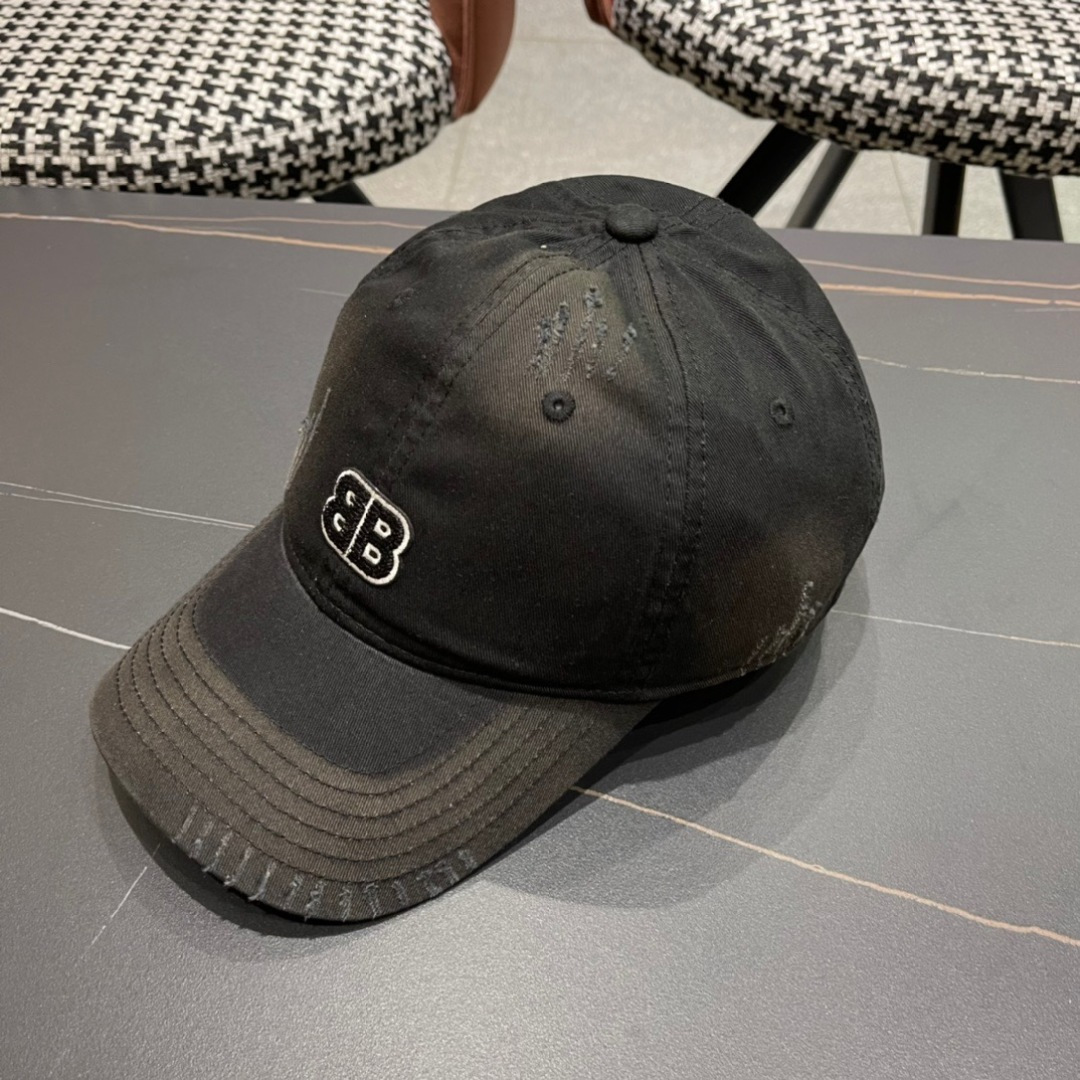 BALENCIAGA巴黎世家新款棒球帽，很酷的色系，男女佩戴都有不同style，第一批抢先出货！巴黎粉必